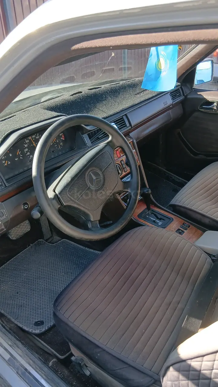 Mercedes-Benz E-Class, 1992