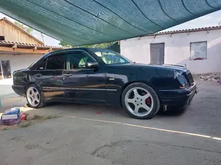 Mercedes-Benz E 320