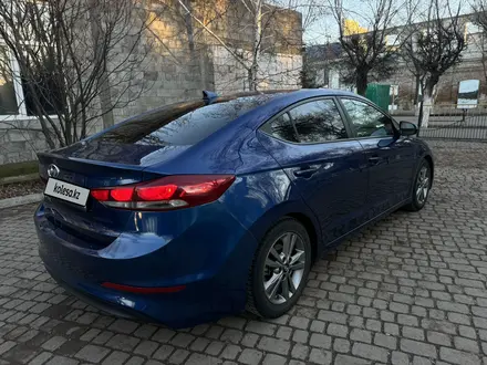 Hyundai Elantra 2018 года за 4 600 000 тг. в Уральск – фото 6