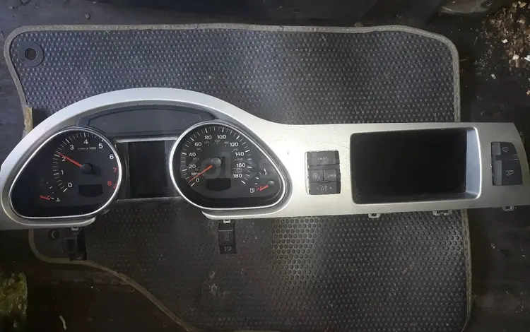 Щиток приборов Audi Q7 монитор за 25 000 тг. в Алматы