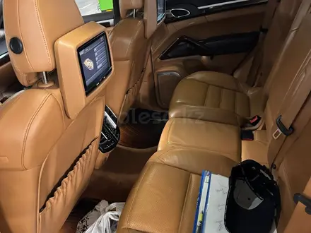 Porsche Cayenne 2011 года за 13 500 000 тг. в Алматы – фото 11