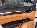 Porsche Cayenne 2011 года за 13 500 000 тг. в Алматы – фото 15