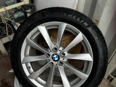Диски с шинами на BMW. за 370 000 тг. в Караганда – фото 2