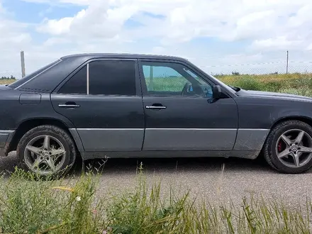 Mercedes-Benz E 220 1994 года за 2 350 000 тг. в Шымкент