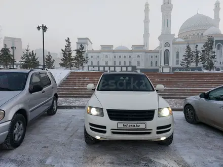 Volkswagen Touareg 2006 года за 6 400 000 тг. в Астана – фото 13