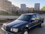 Mercedes-Benz E 220 1993 года за 1 150 000 тг. в Астана