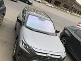 Toyota RAV4 2020 года за 16 400 000 тг. в Астана – фото 2