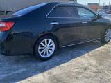 Toyota Camry 2014 годаүшін8 890 698 тг. в Уральск – фото 2