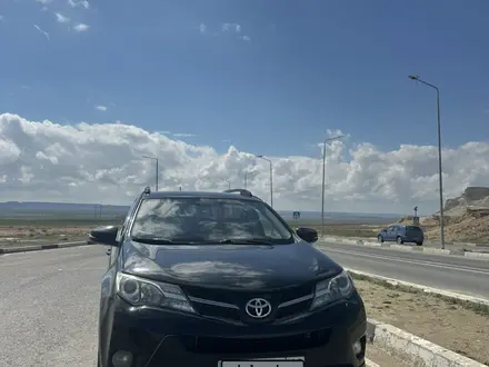 Toyota RAV4 2015 года за 10 880 000 тг. в Актобе – фото 2