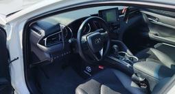 Toyota Camry 2021 года за 17 550 000 тг. в Шымкент