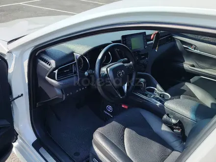 Toyota Camry 2021 года за 17 550 000 тг. в Шымкент