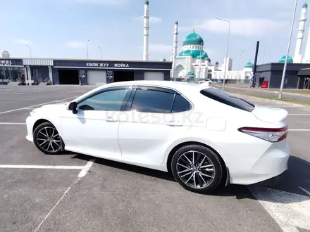 Toyota Camry 2021 года за 17 550 000 тг. в Шымкент – фото 3