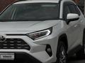 Toyota RAV4 2021 годаүшін14 800 000 тг. в Актобе – фото 3