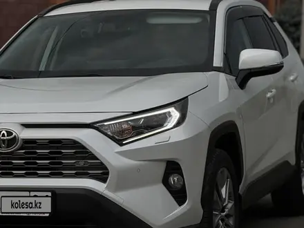 Toyota RAV4 2021 года за 14 800 000 тг. в Актобе – фото 3