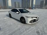 Toyota Camry 2018 года за 14 600 000 тг. в Усть-Каменогорск