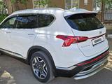 Hyundai Santa Fe 2021 года за 18 800 000 тг. в Уральск – фото 2