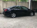 Toyota Camry 2013 года за 4 800 000 тг. в Уральск – фото 2