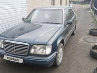 Mercedes-Benz E 220 1995 года за 1 500 000 тг. в Караганда