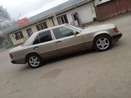 Mercedes-Benz E 260 1992 года за 2 500 000 тг. в Каскелен – фото 3