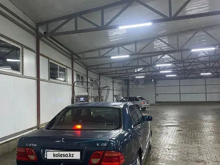 Mercedes-Benz E 230 1995 года за 1 500 000 тг. в Кокшетау – фото 3