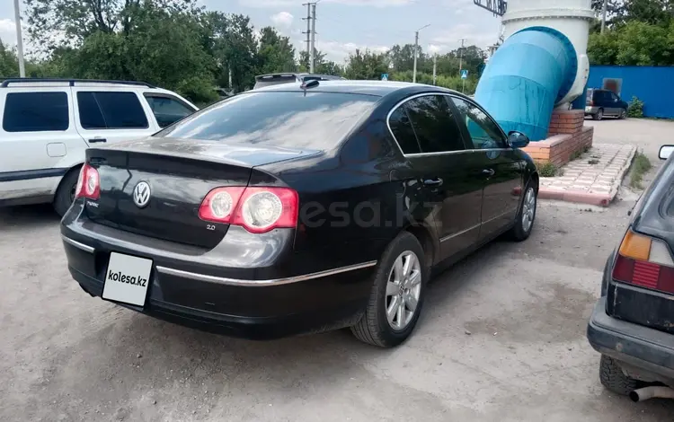 Volkswagen Passat 2005 годаүшін4 100 000 тг. в Караганда