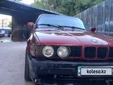 BMW 520 1990 года за 600 000 тг. в Алматы – фото 2