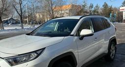 Toyota RAV4 2021 года за 16 700 000 тг. в Костанай