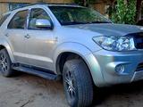 Toyota Fortuner 2005 года за 8 000 000 тг. в Актобе – фото 3