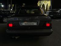 Mercedes-Benz E 320 1993 годаfor3 300 000 тг. в Шымкент