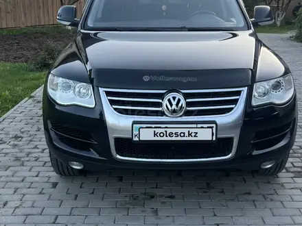 Volkswagen Touareg 2008 года за 6 700 000 тг. в Алматы