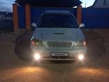 Kia Carnival 2002 года за 1 200 000 тг. в Жезказган