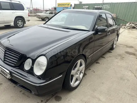 Mercedes-Benz E 320 2001 года за 5 000 000 тг. в Атырау – фото 2