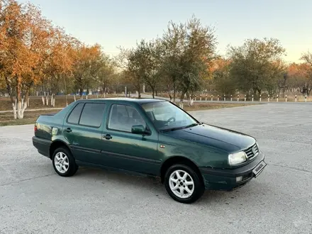 Volkswagen Vento 1995 года за 1 250 000 тг. в Уральск – фото 2