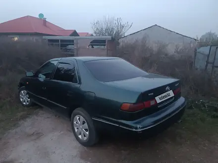 Toyota Camry 1997 года за 2 500 000 тг. в Алматы – фото 2