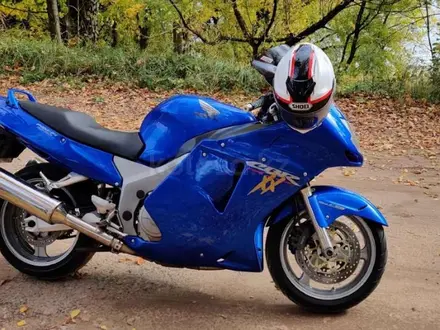 Honda  CBR 1100 2000 года за 2 250 000 тг. в Петропавловск – фото 2