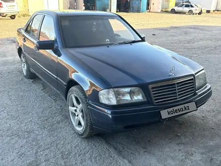 Mercedes-Benz C 200 1997 года за 2 000 000 тг. в Астана – фото 2