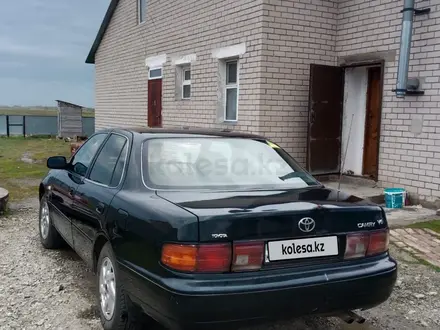 Toyota Camry 1994 года за 1 400 000 тг. в Актобе – фото 2