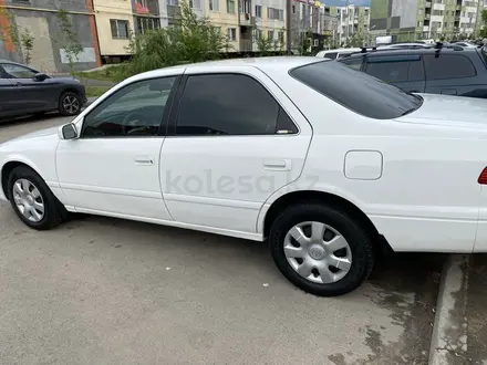 Toyota Camry 2000 года за 3 400 000 тг. в Алматы – фото 4