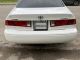 Toyota Camry 2000 года за 3 400 000 тг. в Алматы – фото 2