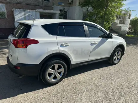 Toyota RAV4 2015 года за 10 700 000 тг. в Астана – фото 2