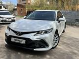 Toyota Camry 2022 года за 16 500 000 тг. в Астана – фото 2