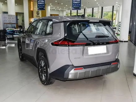 Toyota RAV4 Luxe 2026 года за 20 700 000 тг. в Алматы – фото 4