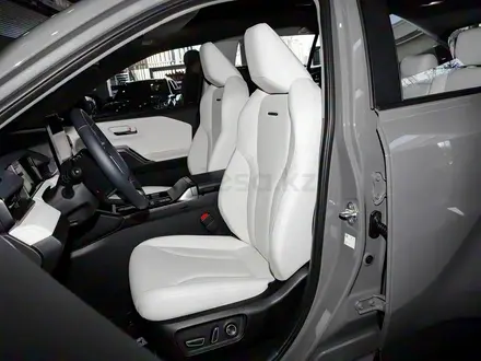 Toyota RAV4 Luxe 2026 года за 20 700 000 тг. в Алматы – фото 9