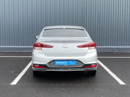 Hyundai Elantra 2018 года за 8 090 000 тг. в Шымкент – фото 4