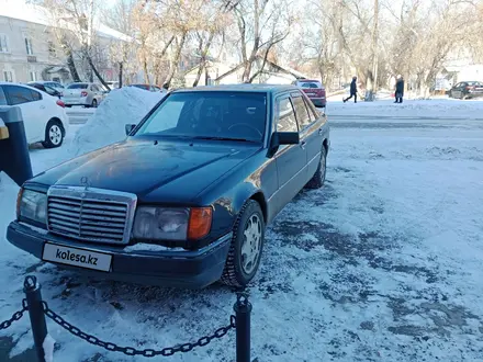 Mercedes-Benz E 200 1991 года за 1 950 000 тг. в Петропавловск – фото 7