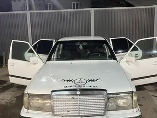 Mercedes-Benz E 230