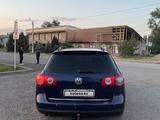 Volkswagen Passat 2005 года за 3 500 000 тг. в Алматы – фото 4