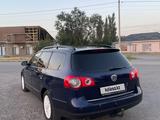 Volkswagen Passat 2005 года за 3 500 000 тг. в Алматы – фото 3