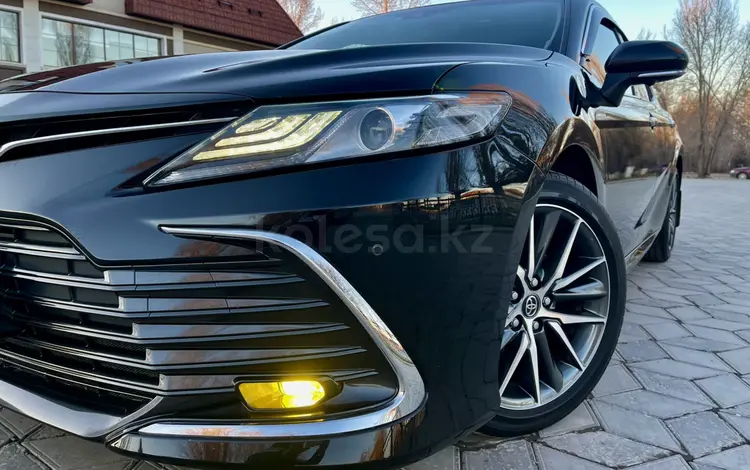 Toyota Camry 2023 года за 14 900 000 тг. в Усть-Каменогорск
