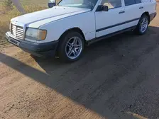 Mercedes-Benz E-Class, 1989